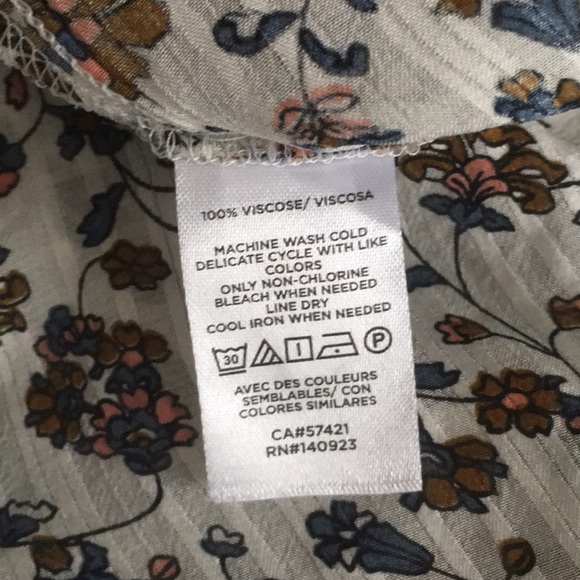 Loft NWT Blouse Floral Print XS - Picture 7 of 7
